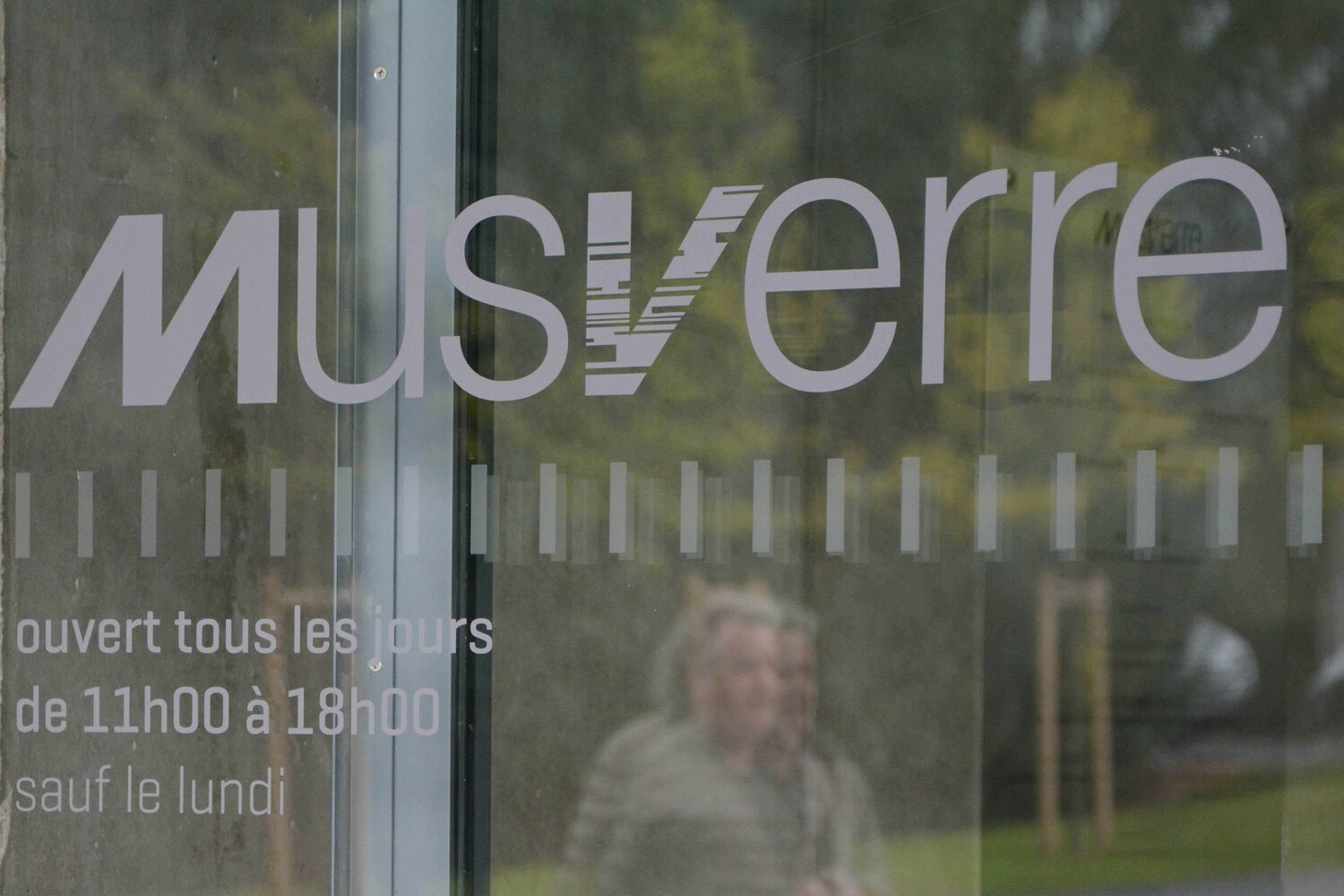 Inauguration du musée du verre de Sars-Poteries