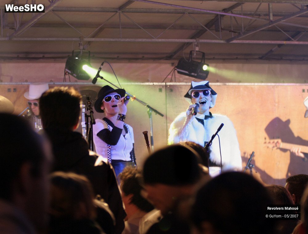 30/34 photos du spectacle Revolvers Mahoué