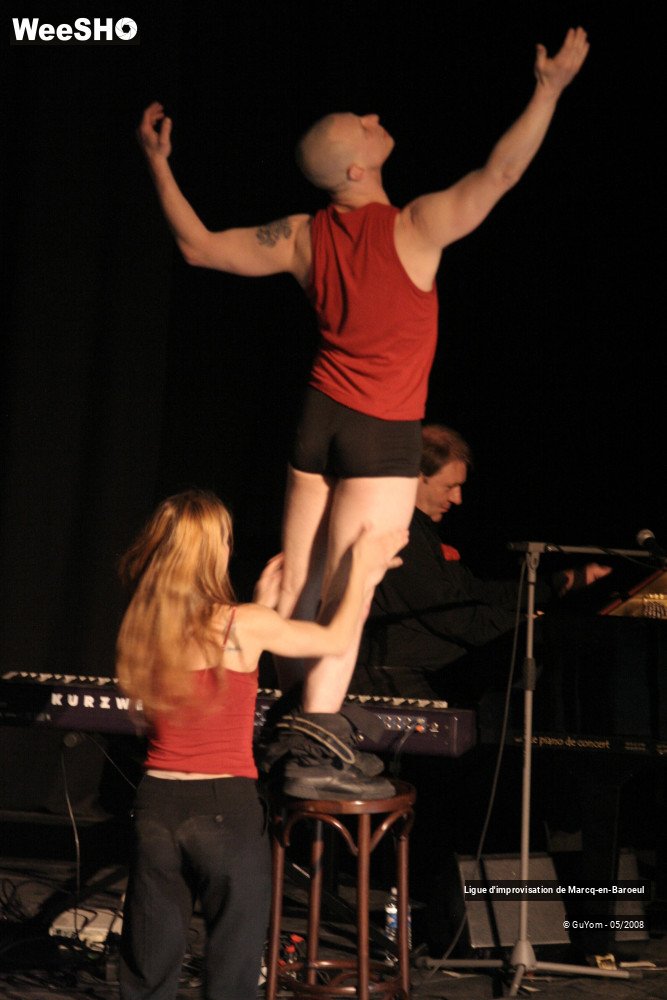 4/41 photos du spectacle La nuit de la ligue d`Impro