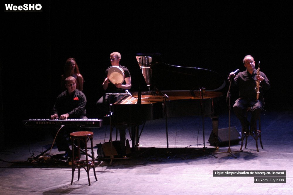 18/41 photos du spectacle La nuit de la ligue d`Impro