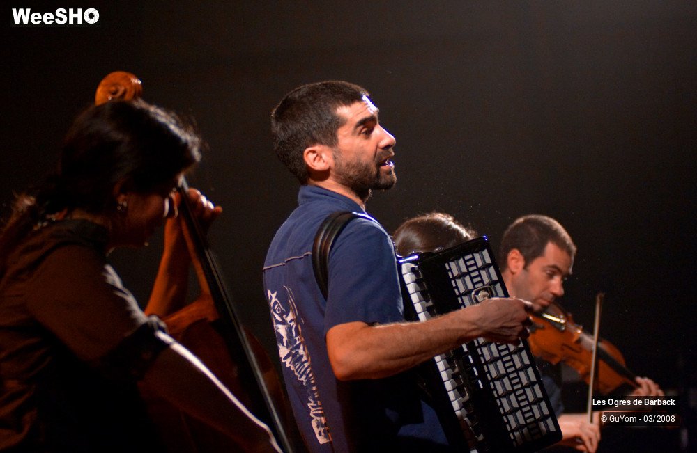 8/23 photos du spectacle Les Ogres de Barback