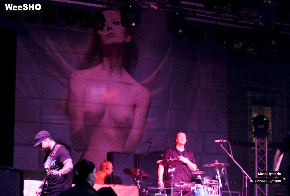 7/40 photos du spectacle Mass Hysteria