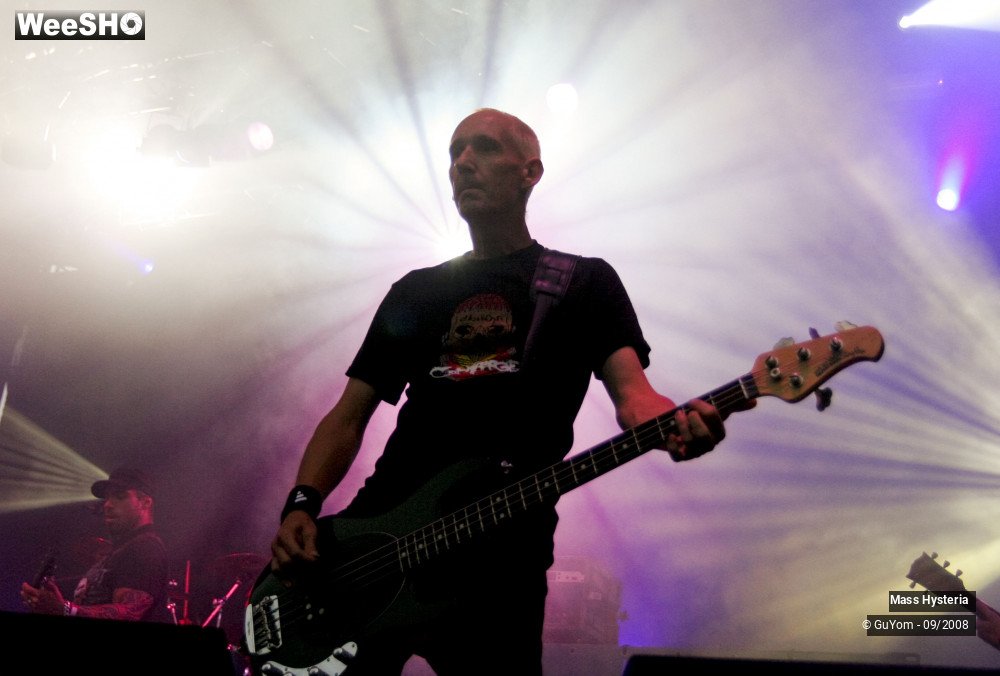 20/40 photos du spectacle Mass Hysteria