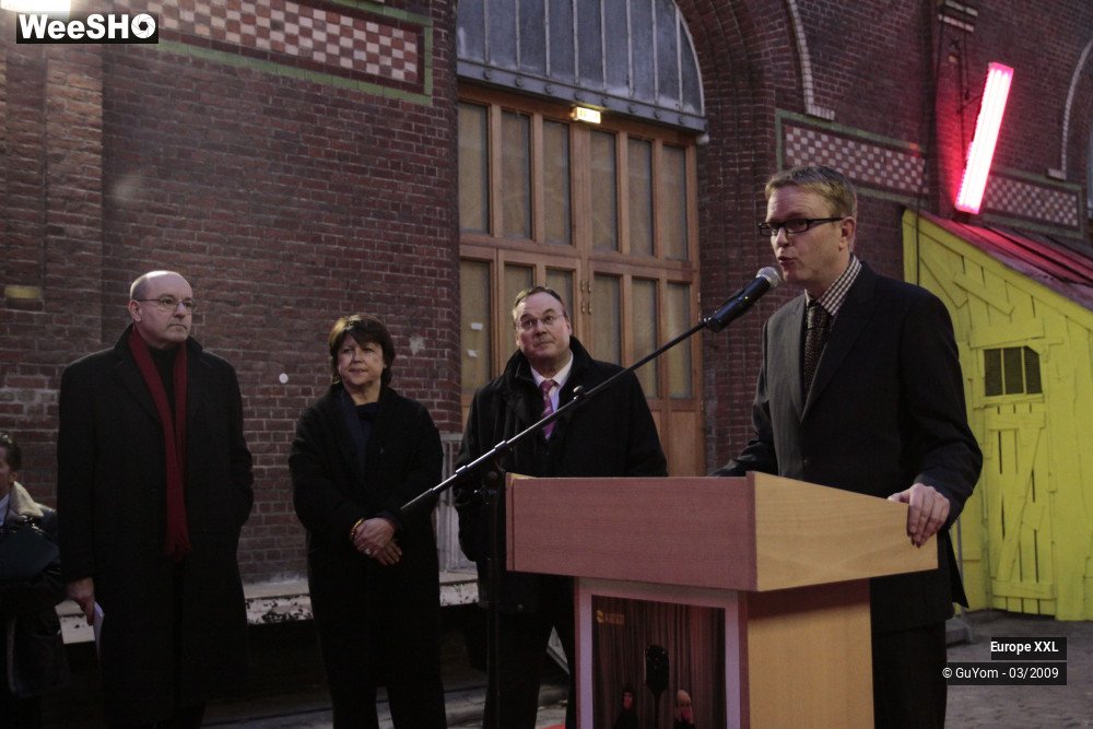 7/50 photos du spectacle XXL Vernissage Ici Berlin