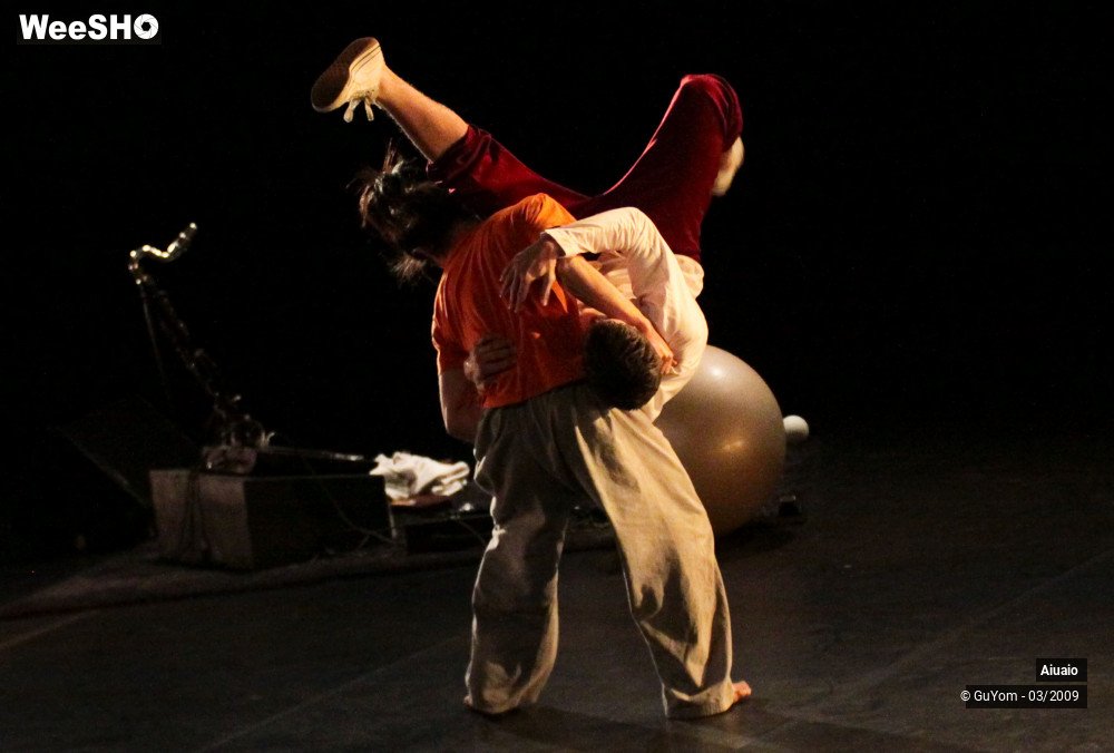 14/37 photos du spectacle AIUAIO en l'air