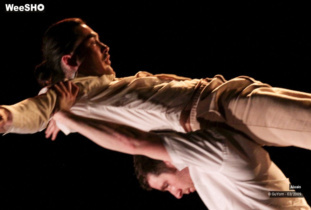 16/37 photos du spectacle AIUAIO en l'air