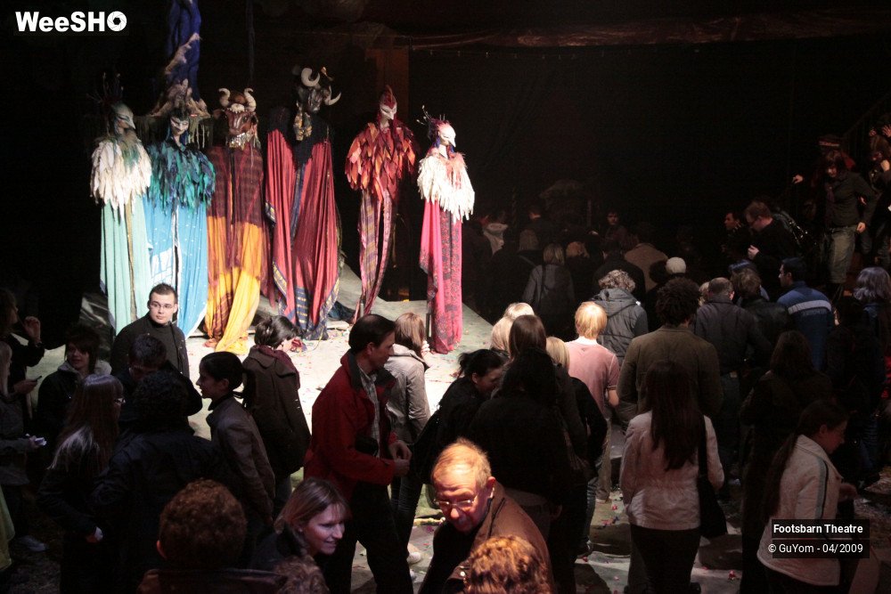 23/43 photos du spectacle Ambiance Footsbarn Theatre