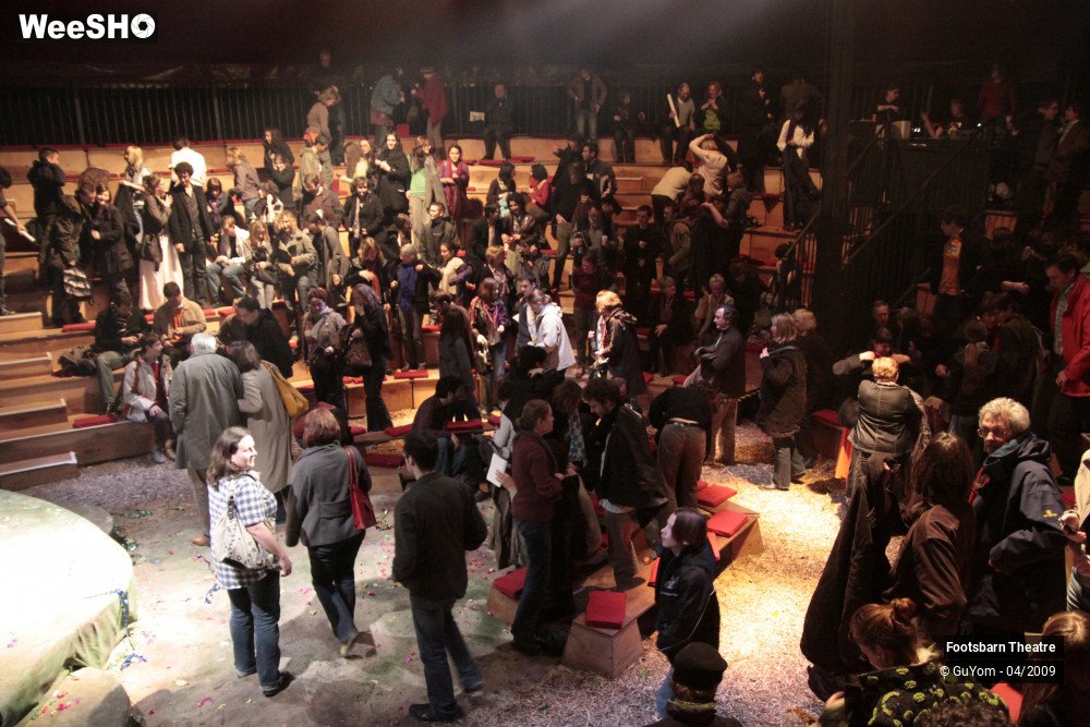 25/43 photos du spectacle Ambiance Footsbarn Theatre