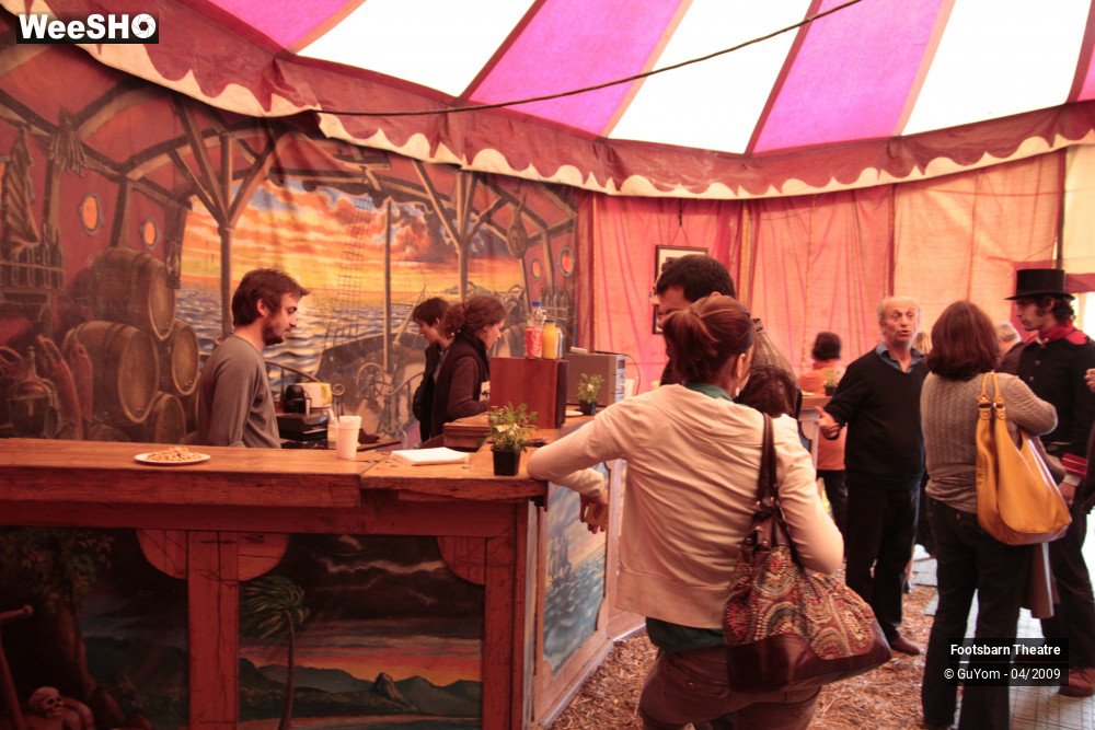 29/43 photos du spectacle Ambiance Footsbarn Theatre