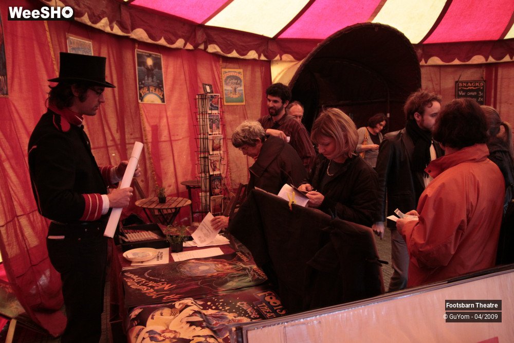 38/43 photos du spectacle Ambiance Footsbarn Theatre