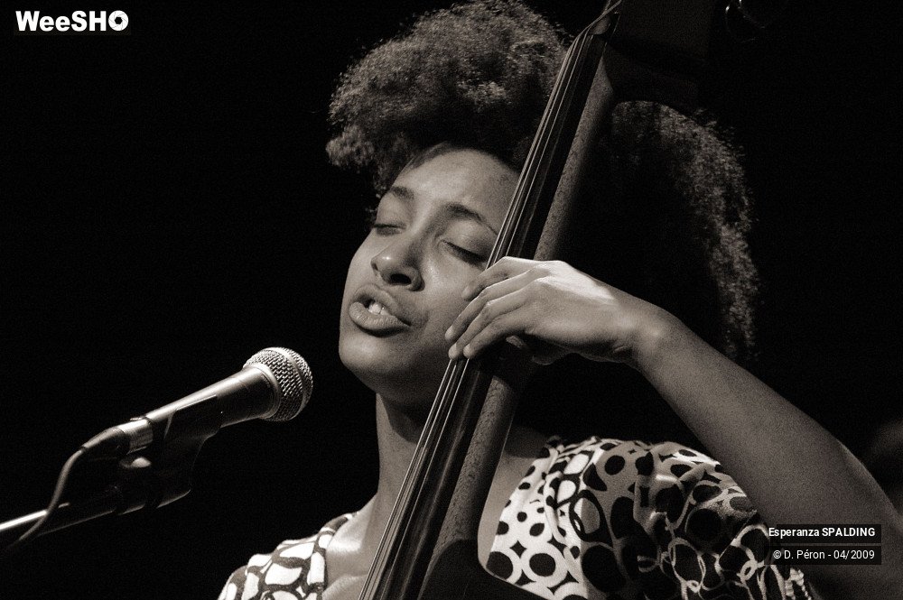 17/28 photos du spectacle Esperanza SPALDING