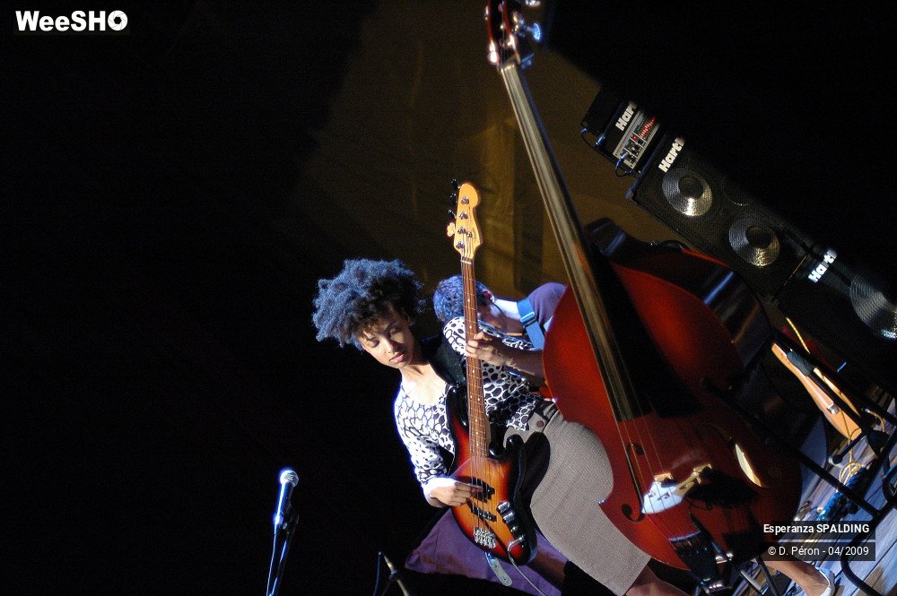 18/28 photos du spectacle Esperanza SPALDING
