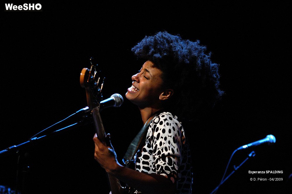 19/28 photos du spectacle Esperanza SPALDING