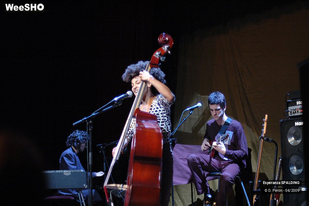 22/28 photos du spectacle Esperanza SPALDING