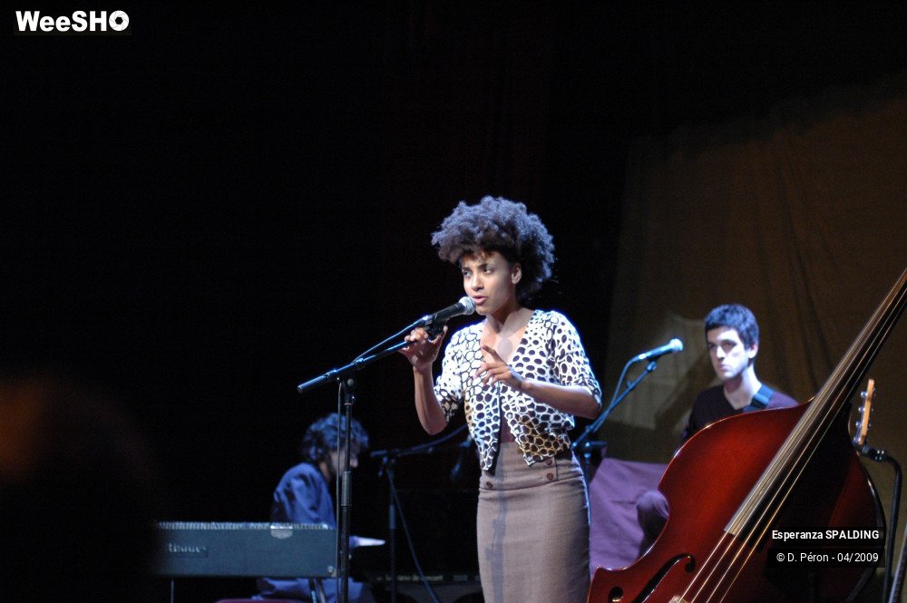 23/28 photos du spectacle Esperanza SPALDING