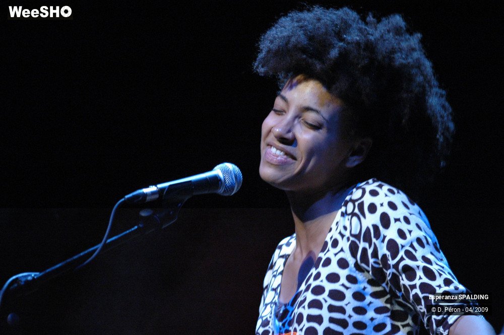 25/28 photos du spectacle Esperanza SPALDING