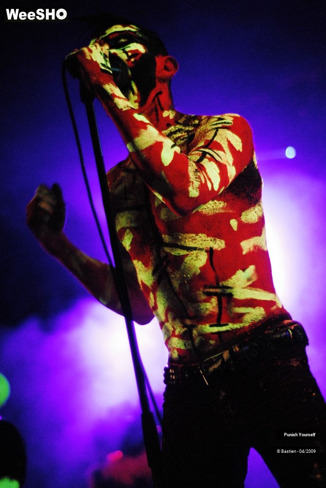 16/38 photos du spectacle Punish Yourself