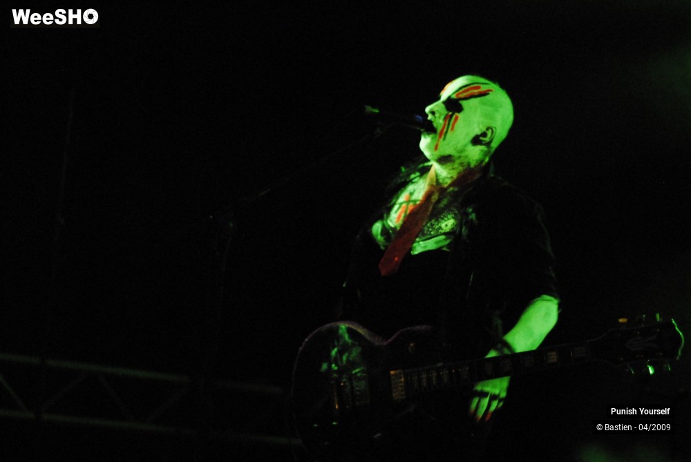 32/38 photos du spectacle Punish Yourself