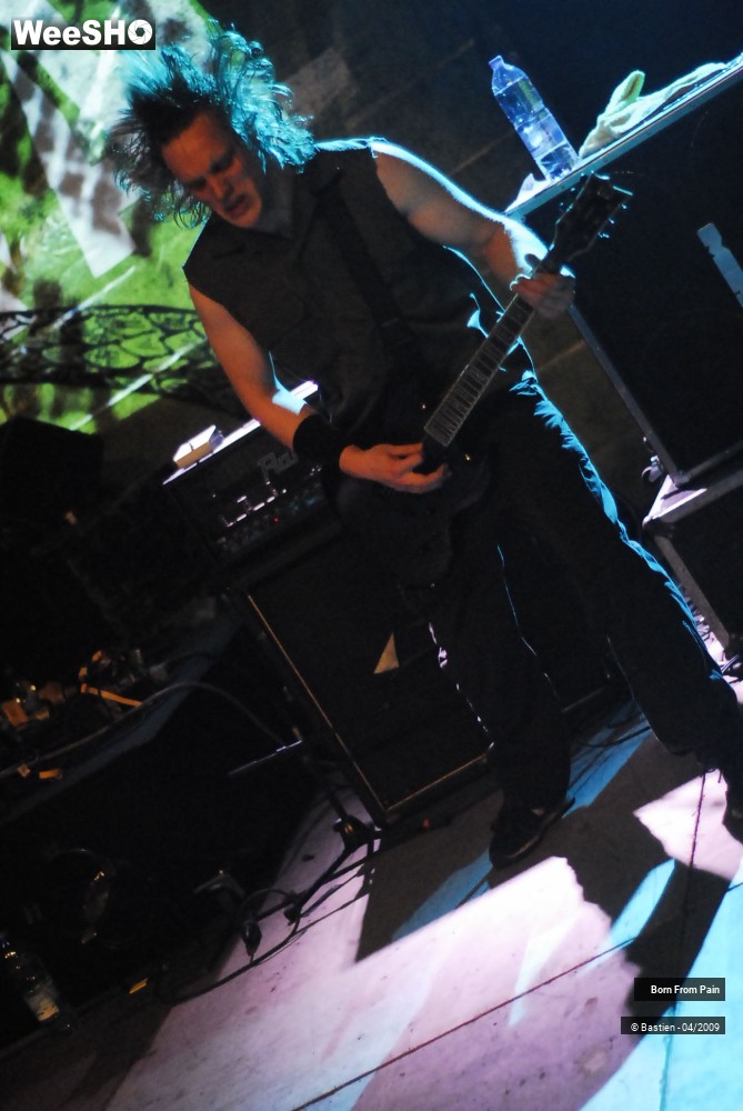 3/35 photos du spectacle Born from Pain