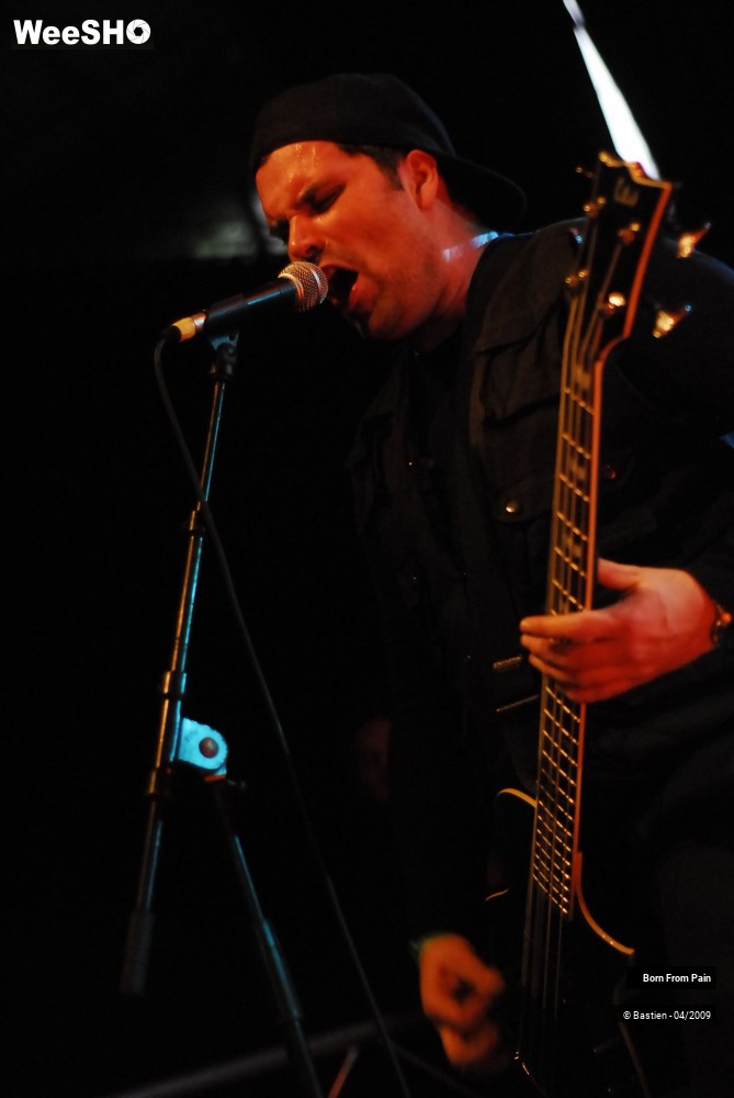 4/35 photos du spectacle Born from Pain