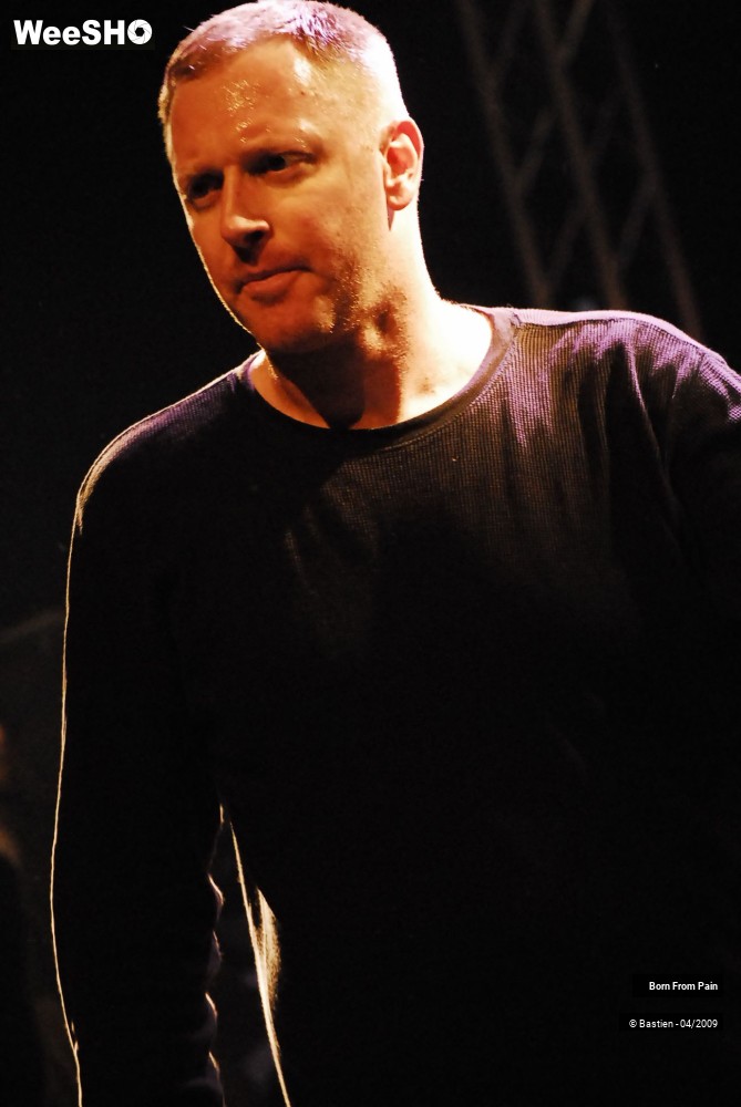 12/35 photos du spectacle Born from Pain