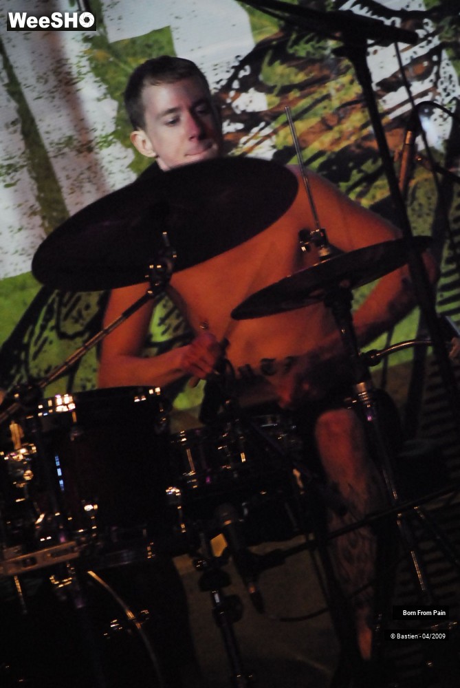 25/35 photos du spectacle Born from Pain