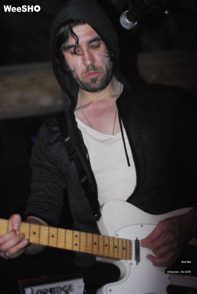 8/30 photos du spectacle Ace Out