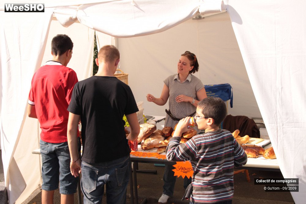 4/36 photos du spectacle Blue Days Les Stands