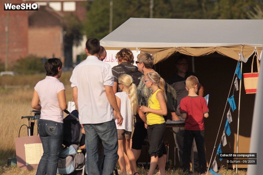 7/36 photos du spectacle Blue Days Les Stands