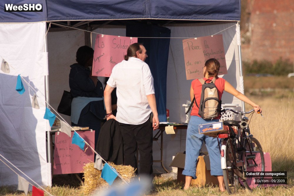 15/36 photos du spectacle Blue Days Les Stands