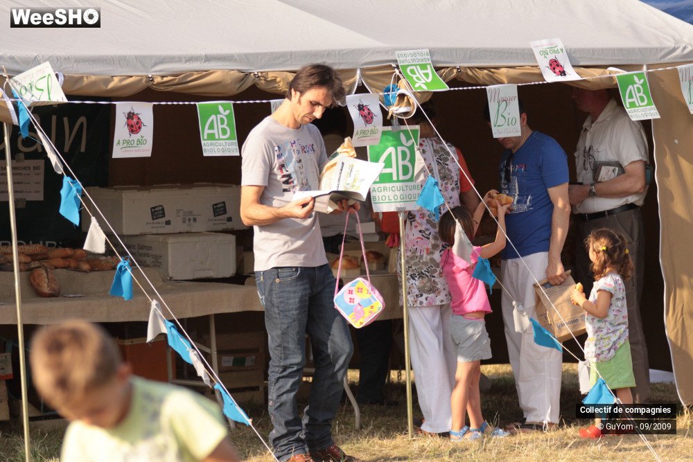 16/36 photos du spectacle Blue Days Les Stands