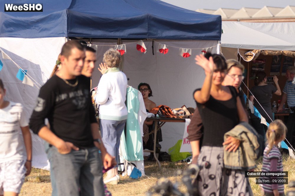 18/36 photos du spectacle Blue Days Les Stands