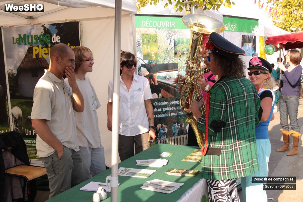 20/36 photos du spectacle Blue Days Les Stands
