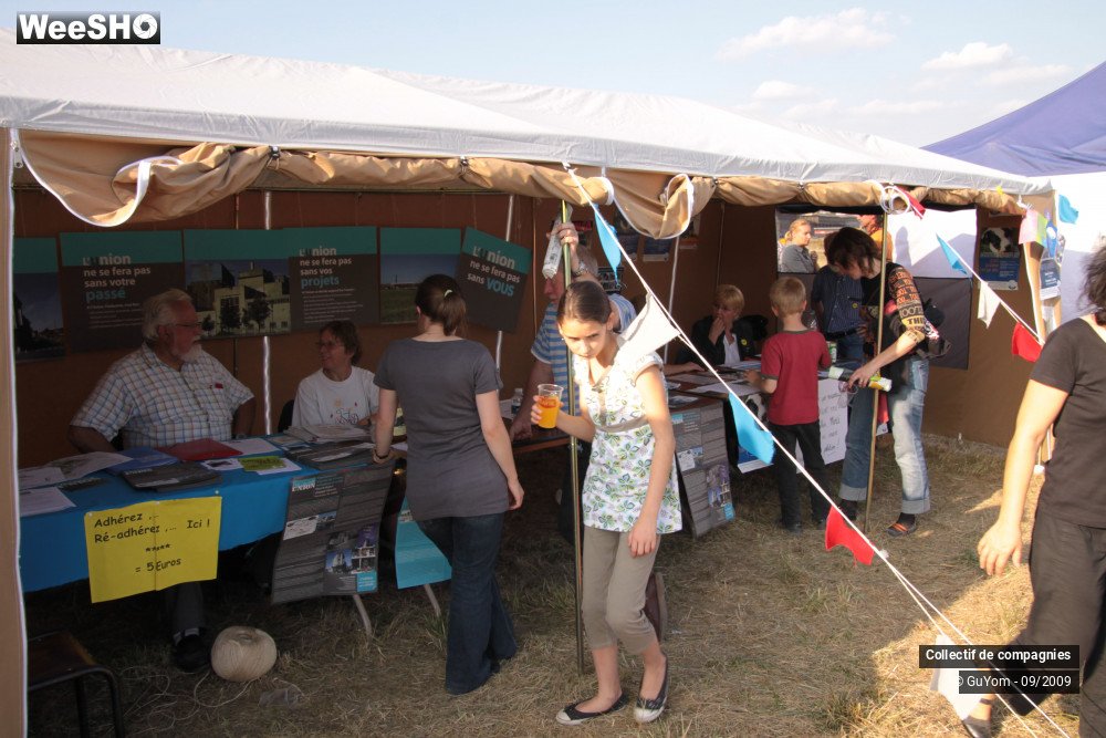 21/36 photos du spectacle Blue Days Les Stands