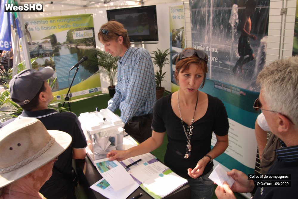 23/36 photos du spectacle Blue Days Les Stands