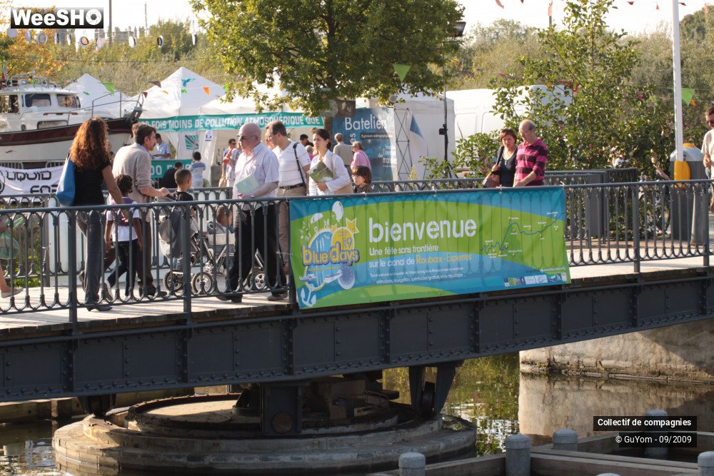 33/36 photos du spectacle Blue Days Les Stands