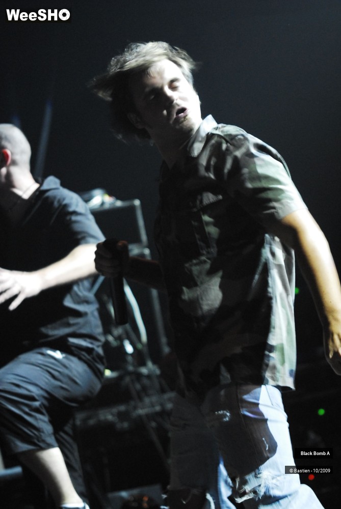 1/48 photos du spectacle Black Bomb A