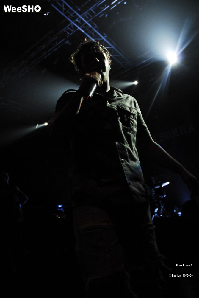 4/48 photos du spectacle Black Bomb A