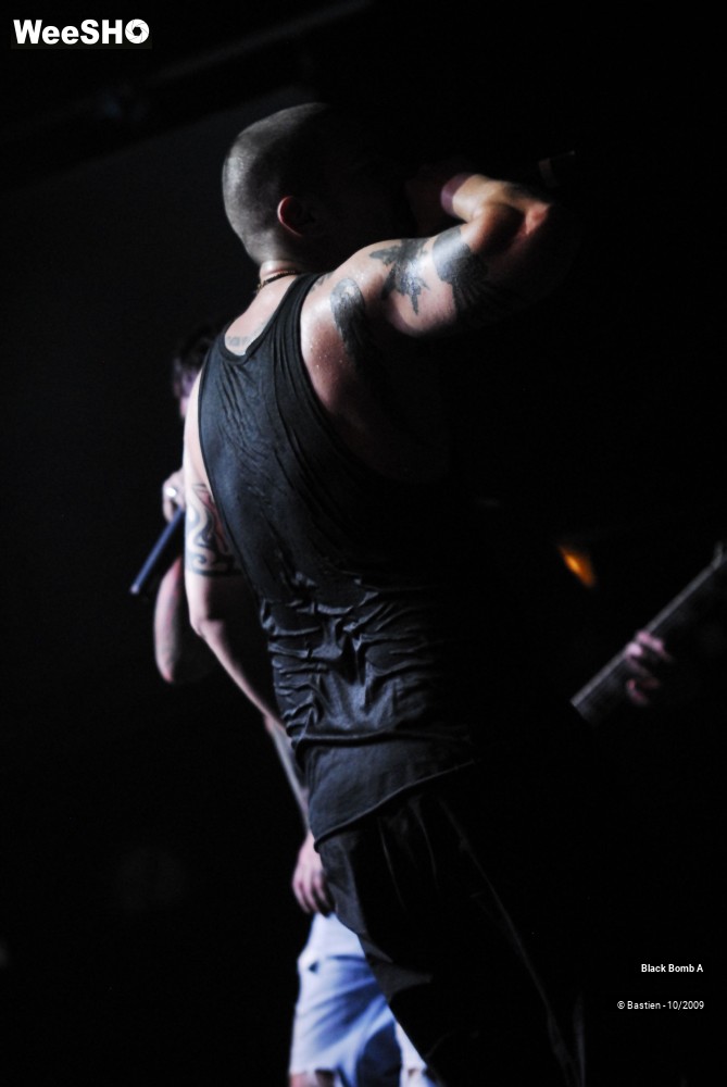 6/48 photos du spectacle Black Bomb A