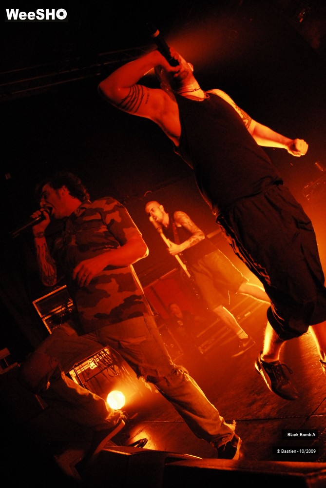 8/48 photos du spectacle Black Bomb A