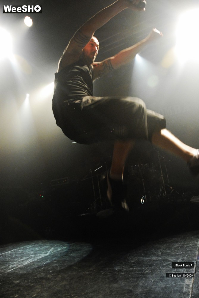 17/48 photos du spectacle Black Bomb A
