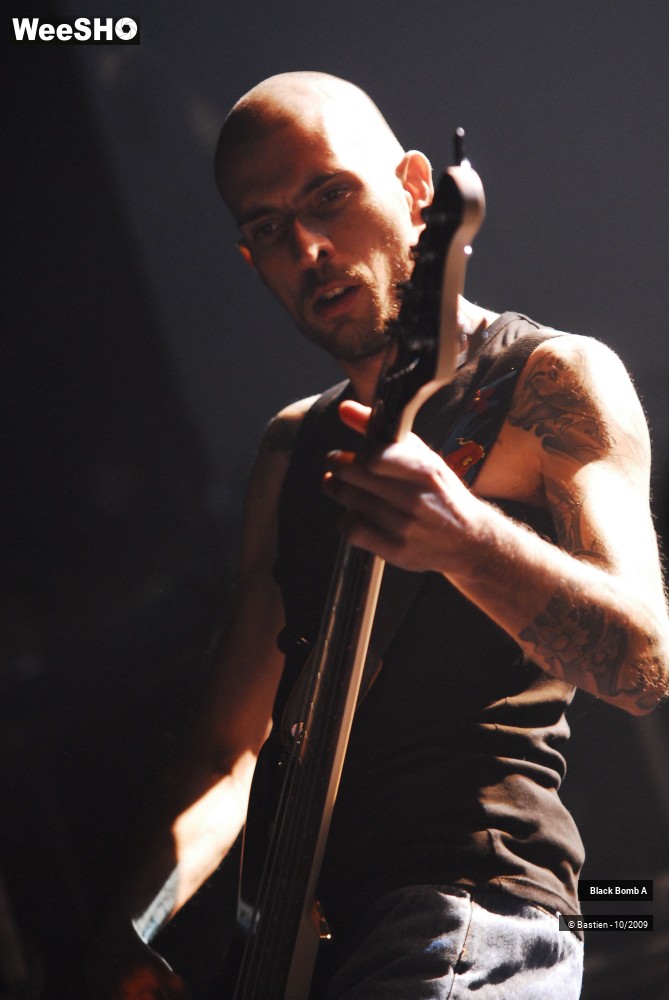 19/48 photos du spectacle Black Bomb A