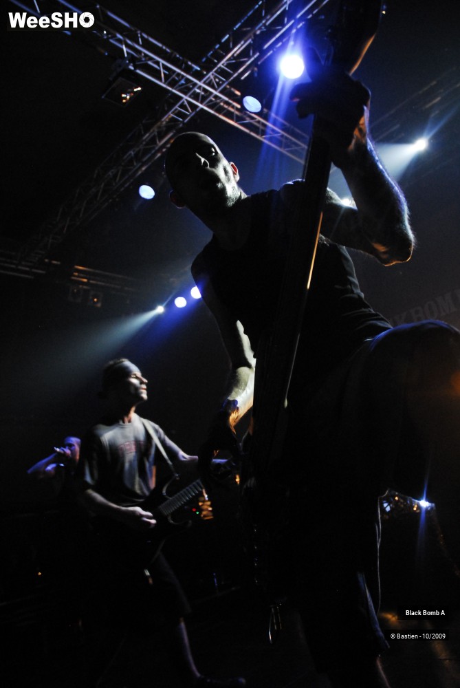 20/48 photos du spectacle Black Bomb A