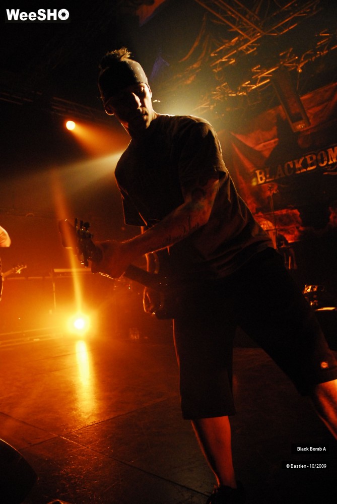 21/48 photos du spectacle Black Bomb A