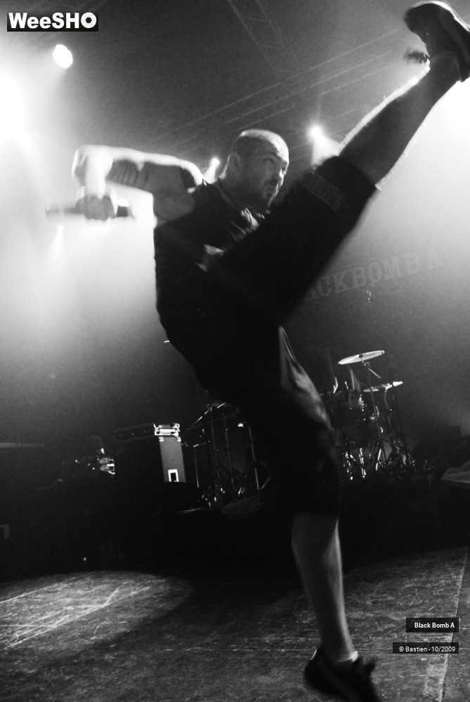 22/48 photos du spectacle Black Bomb A