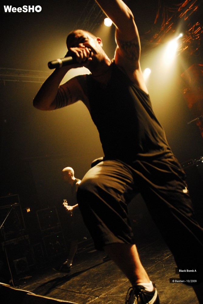 24/48 photos du spectacle Black Bomb A