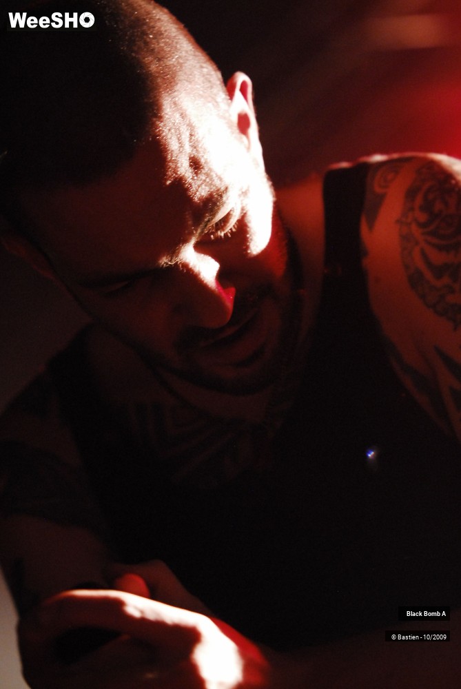 26/48 photos du spectacle Black Bomb A