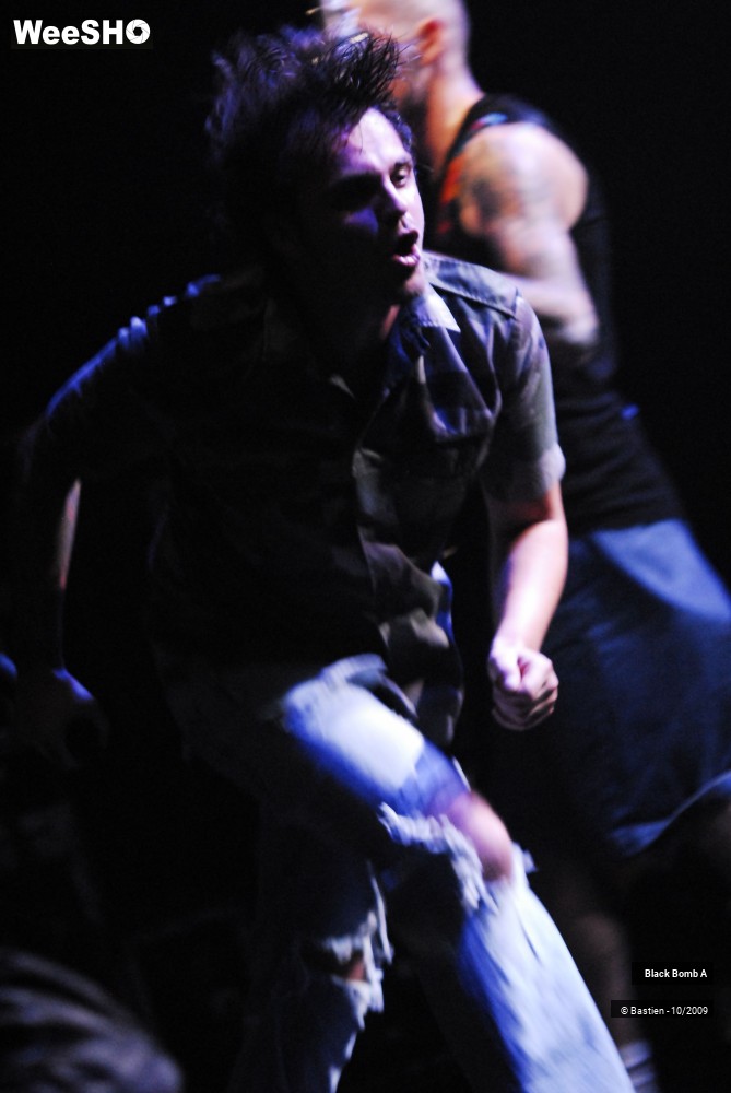 30/48 photos du spectacle Black Bomb A