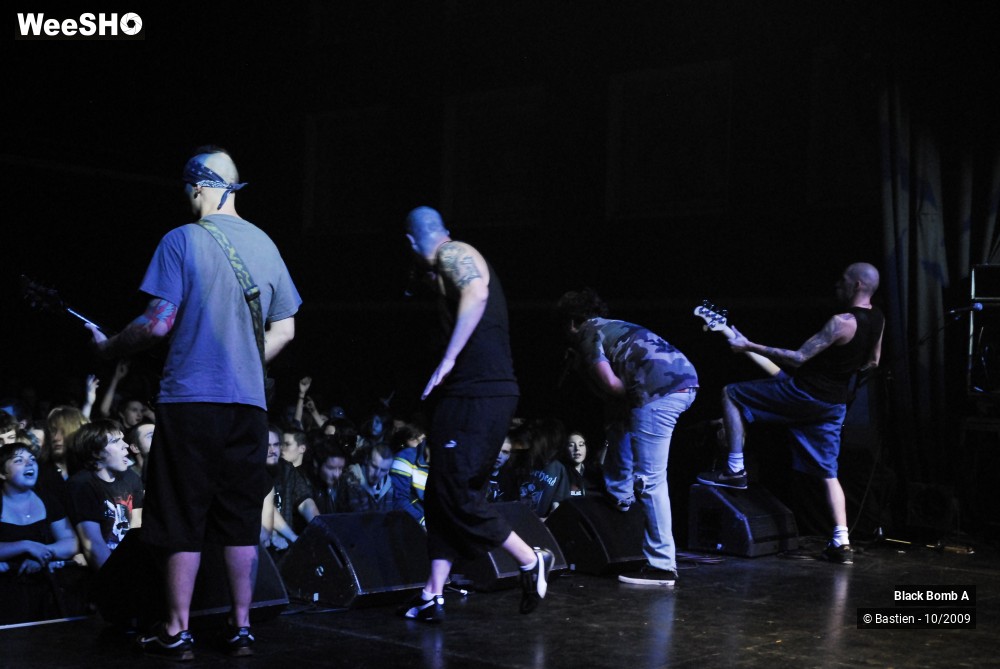 31/48 photos du spectacle Black Bomb A