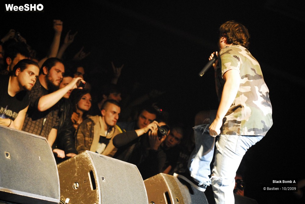 34/48 photos du spectacle Black Bomb A